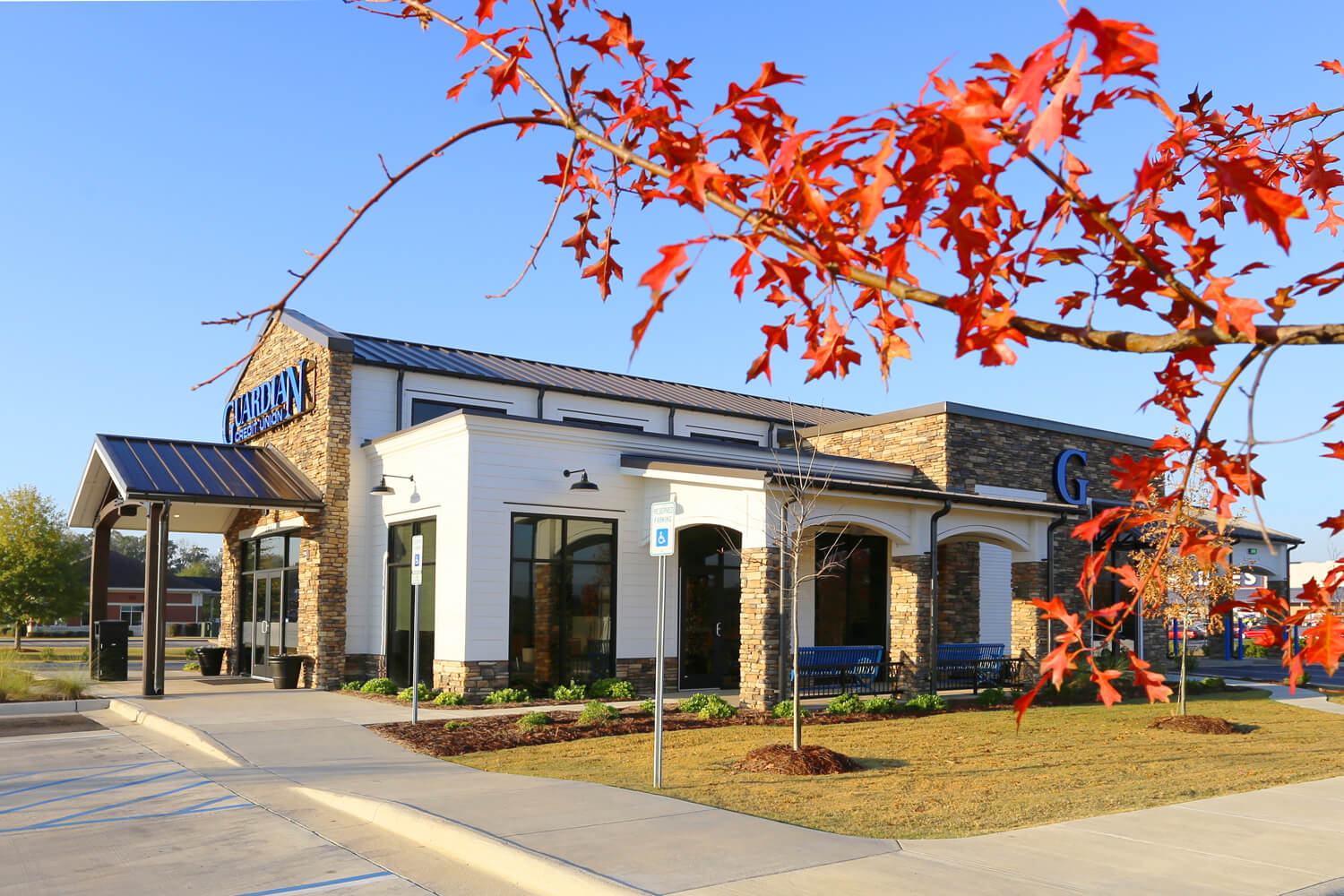 Guardian Credit Union - Wetumpka - View from Right Side - Designed by Foshee Architecture